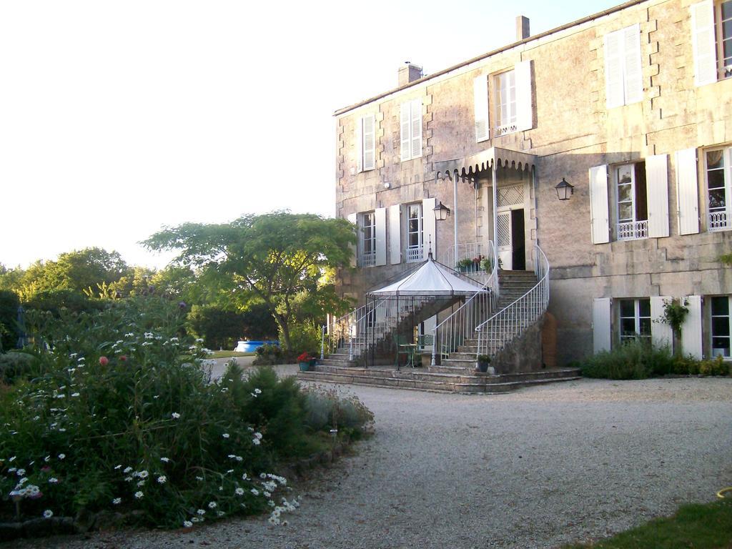 Manoir Angle Bed & Breakfast Blanzay-sur-Boutonne Екстериор снимка