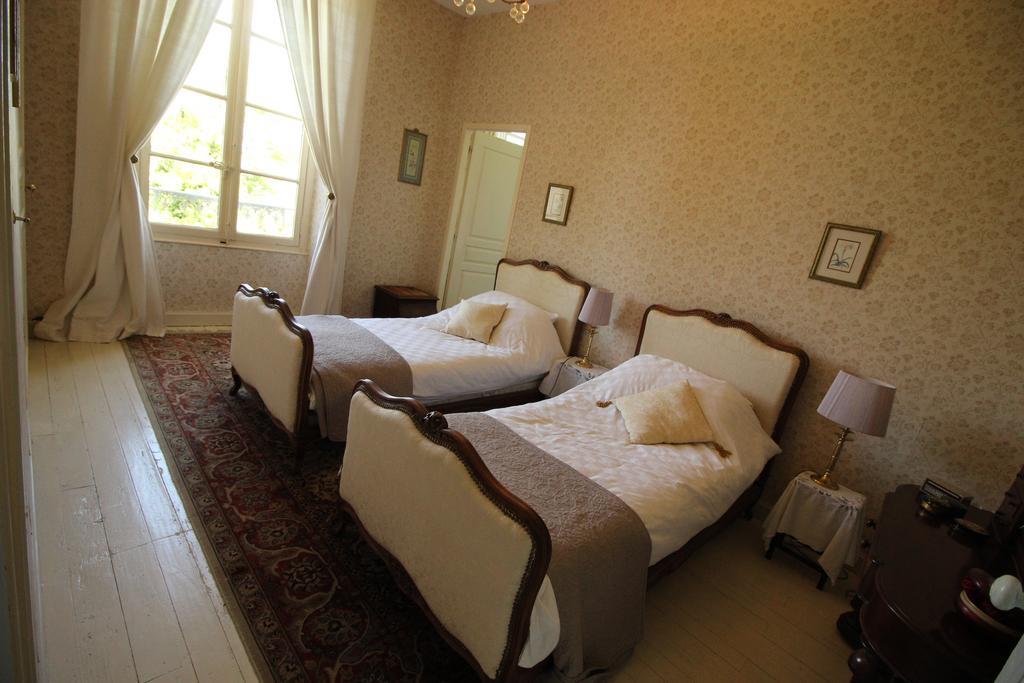 Manoir Angle Bed & Breakfast Blanzay-sur-Boutonne Стая снимка